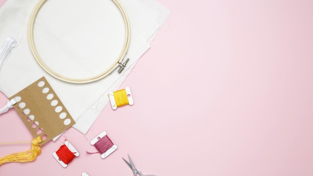 Biurko z zestawem do haftu